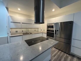 2575 N Farwell Ave in Milwaukee, WI - Building Photo