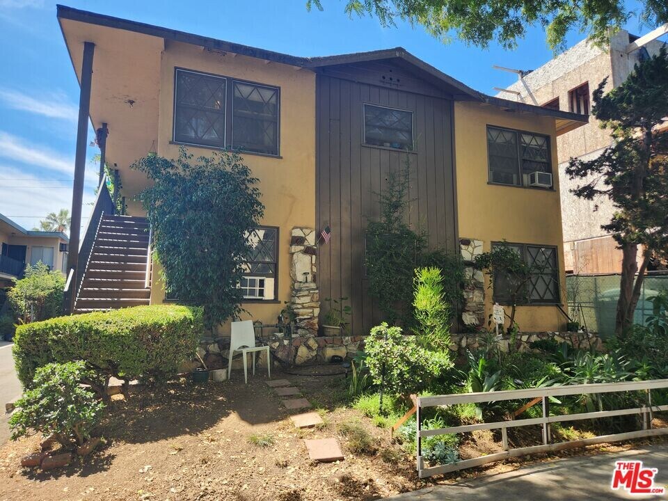 939 N Stanley Ave in West Hollywood, CA - Building Photo