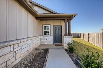 288 Eves Necklace Dr. in Buda, TX - Building Photo - Building Photo