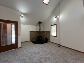 6848 E Ct in Springfield, OR - Building Photo - Building Photo