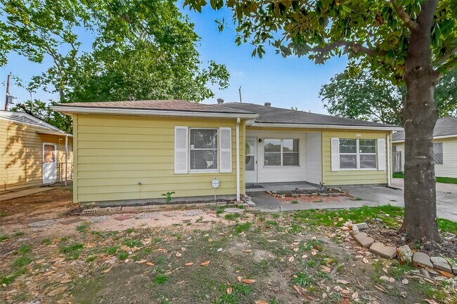 6741 Feldspar St in Houston, TX - Foto de edificio - Building Photo