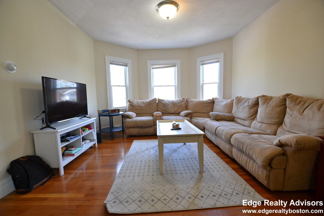 39 Nottinghill Rd, Unit 2 in Boston, MA - Building Photo