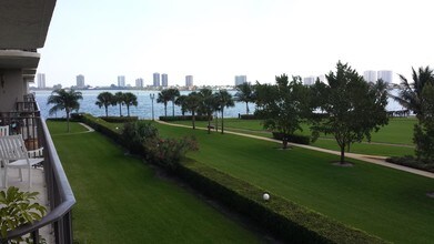 801 Lake Shore Dr-Unit -317 in Lake Park, FL - Building Photo - Building Photo