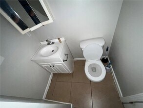 8550 Valor Dr in Chalmette, LA - Foto de edificio - Building Photo