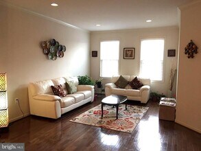 23337 Tradewind Dr in Ashburn, VA - Building Photo - Building Photo