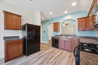 3129 Sun Terrace Ln in Dickinson, TX - Building Photo - Building Photo