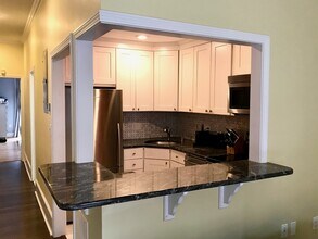 241 Beacon St, Unit 3 in Boston, MA - Building Photo - Building Photo