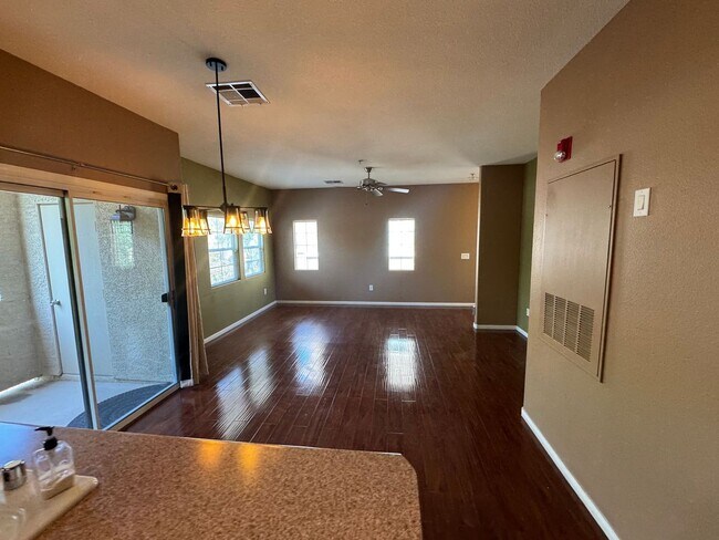 3915 Legend Hills St in Las Vegas, NV - Building Photo - Building Photo