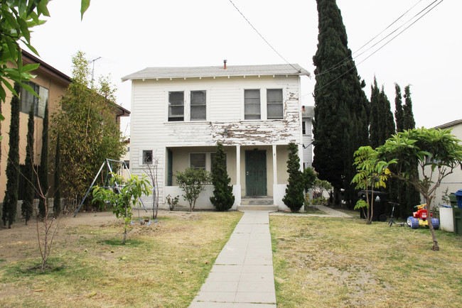 708 N Bunker Hill Ave in Los Angeles, CA - Foto de edificio - Building Photo