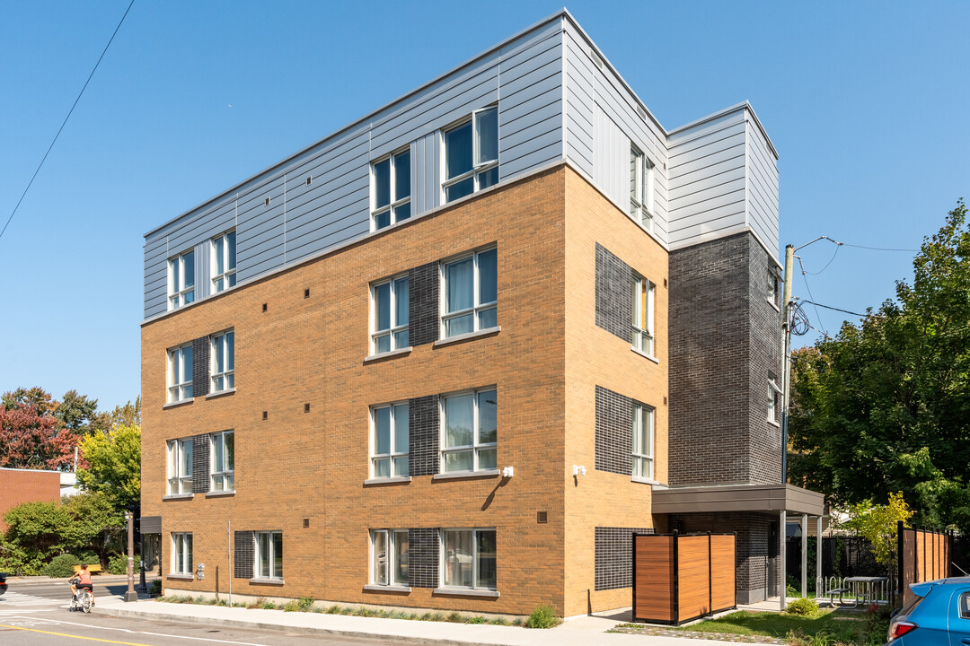 639 Charest Boul O in Québec, QC - Building Photo