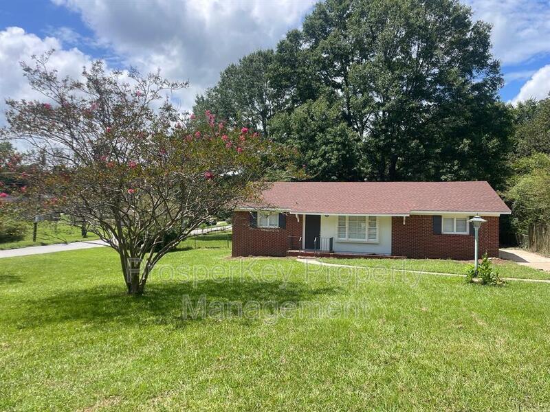 246 Pinetree Cir in Griffin, GA - Building Photo