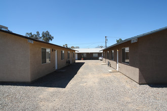 2221-2229 N Bell Ave in Tucson, AZ - Building Photo - Building Photo