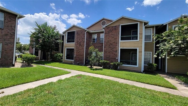 5500 Devonbriar Way in Orlando, FL - Building Photo - Building Photo