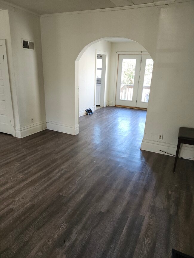 property at 819 Hawthorne Ave