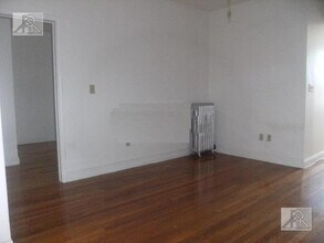 33 Egremont Rd, Unit 3 in Boston, MA - Foto de edificio - Building Photo