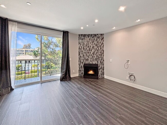 2445 Brant St in San Diego, CA - Building Photo - Building Photo