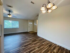 667 SE Crescent Ave in Port St. Lucie, FL - Building Photo - Building Photo