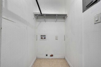 165 Division Ave in San Antonio, TX - Foto de edificio - Building Photo