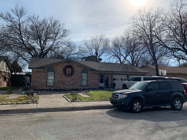 3422 Hummingbird Ln in Denton, TX - Building Photo - Building Photo