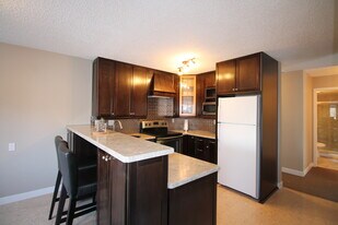 8503-8108 108 St NW in Edmonton, AB - Building Photo