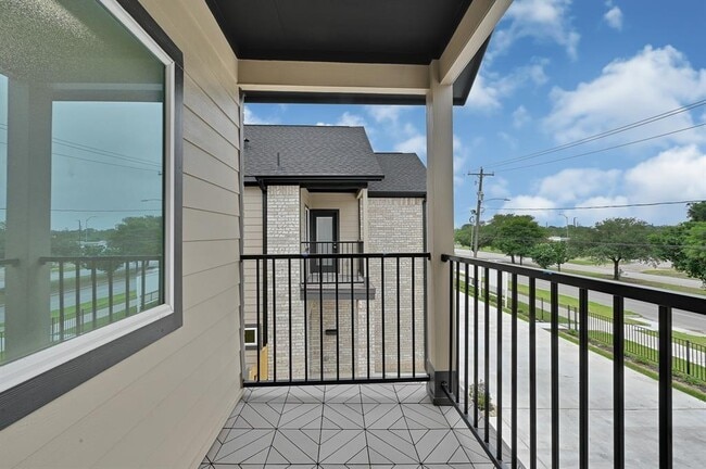 4675 Bellfort Ave in Houston, TX - Building Photo - Building Photo