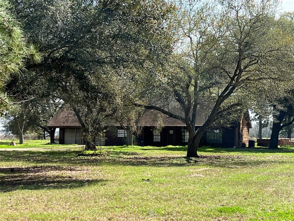 9503 Cardinal Rd in Beasley, TX - Building Photo