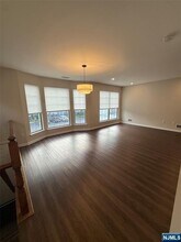 686 Plum Terrace in Mahwah, NJ - Foto de edificio - Building Photo