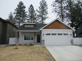 6768 N Idlewood Dr in Coeur d'Alene, ID - Building Photo
