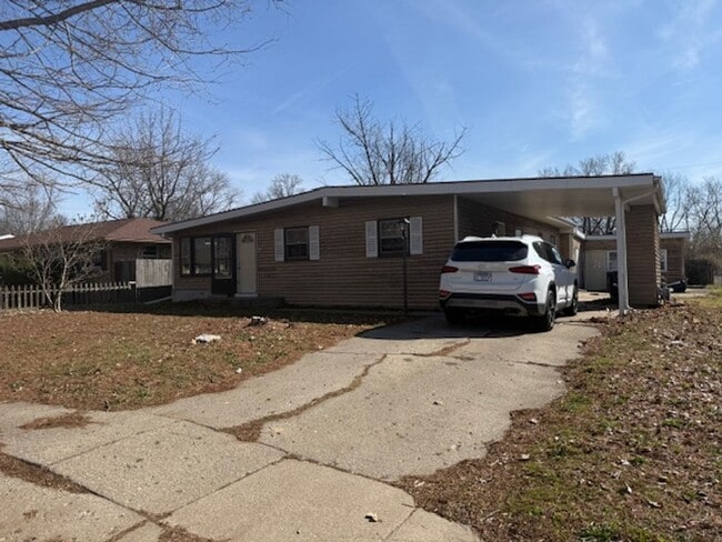 property at 926 N Linview Ave