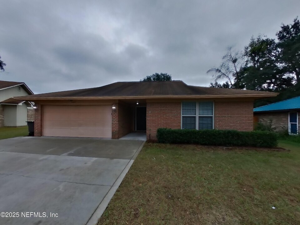 6047 Carla Ct in Jacksonville, FL - Building Photo