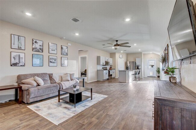 12224 Token Trl in Elgin, TX - Building Photo - Building Photo