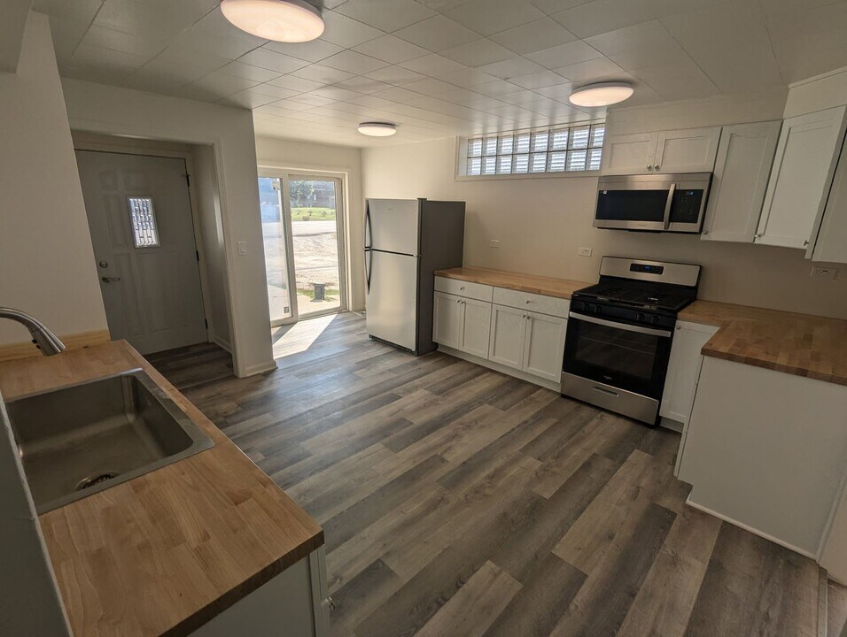 4020-4022 S Beaumont Ave in Kansasville, WI - Building Photo