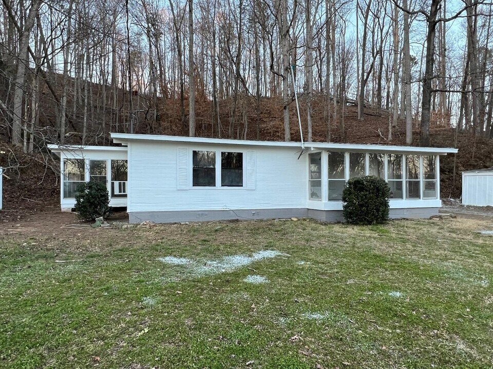 6705 Claude Parks Rd in Murrayville, GA - Foto de edificio