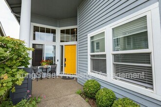 8996 SE Bristol Park Dr in Happy Valley, OR - Building Photo - Building Photo