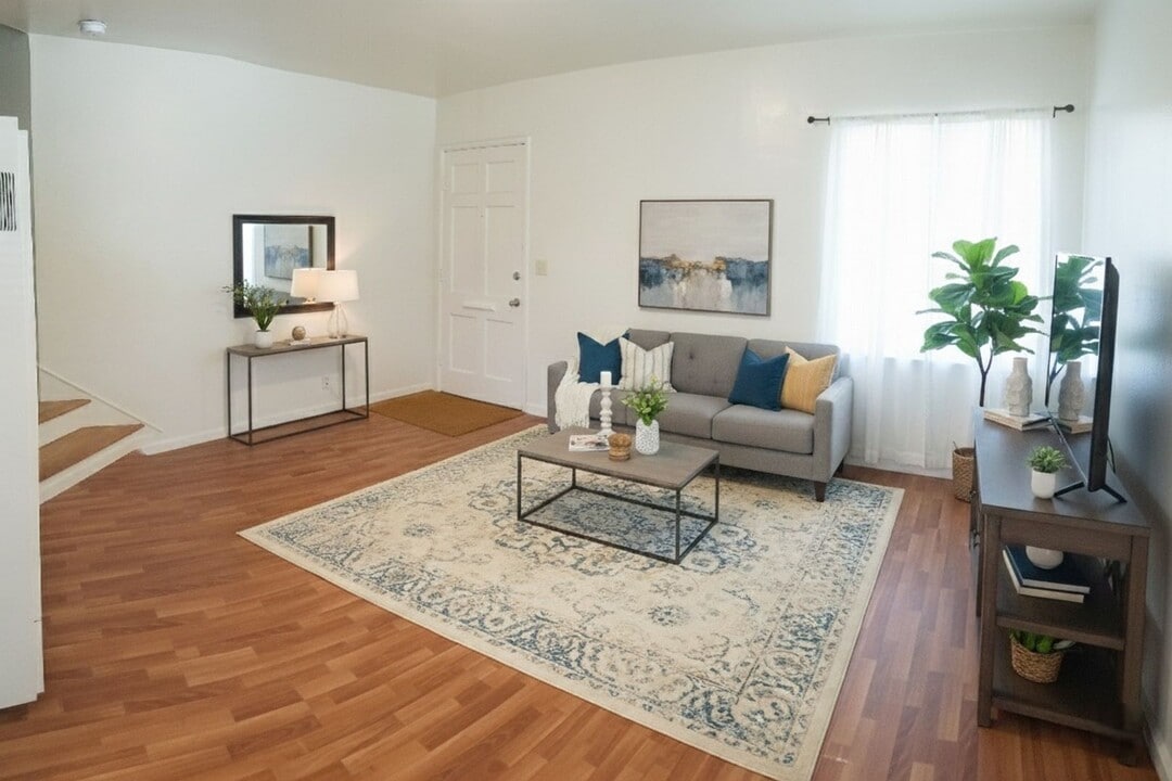 8737 Hillside St in Oakland, CA - Building Photo