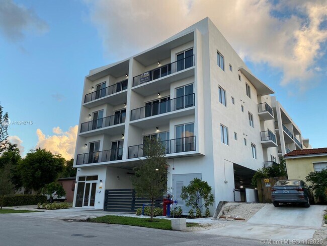 2010 SW 25th Terrace-Unit -206 in Miami, FL - Building Photo - Building Photo