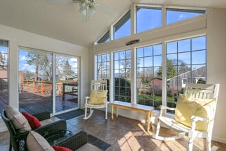 1381 Sunset Rd in Hood River, OR - Building Photo - Building Photo