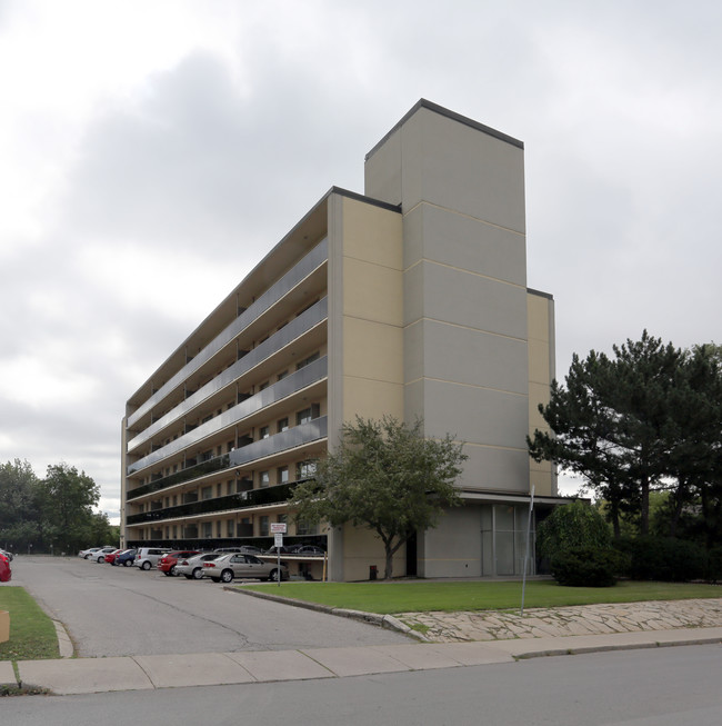 Queenston Plaza in Hamilton, ON - Building Photo - Building Photo