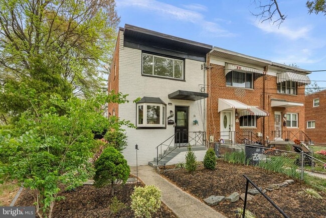 3300 Manorwood Dr in Hyattsville, MD - Building Photo - Building Photo