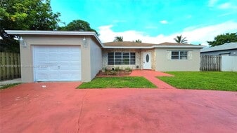 5300 SW 7th Ct in Margate, FL - Building Photo