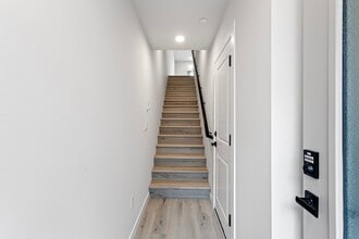 16124 Cascadian Way in Bothell, WA - Building Photo - Building Photo