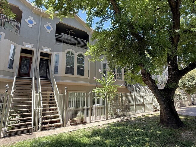 property at 118 Detering St