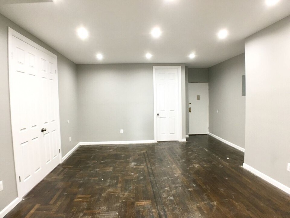 2198 Cruger Ave in Bronx, NY - Building Photo