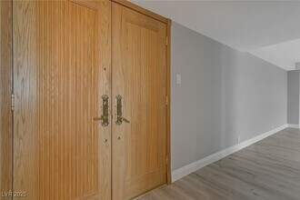 3111 Bel Air Dr in Las Vegas, NV - Foto de edificio - Building Photo