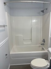 1315 Credle Rd in Virginia Beach, VA - Foto de edificio - Building Photo