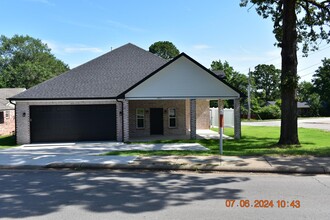 5723 Country Club Ave, Unit A in Fort Smith, AR - Foto de edificio - Building Photo