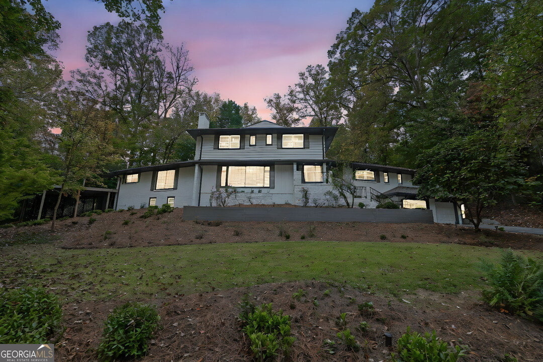 3018 W Pine Valley Rd NW in Atlanta, GA - Building Photo