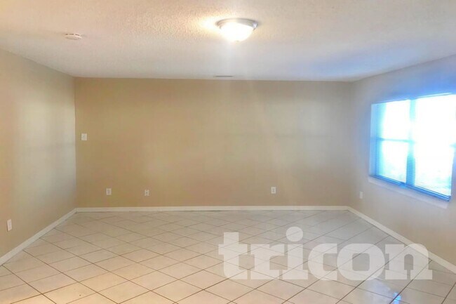 5110 Crest Hill Drive Tampa FL in Tampa, FL - Building Photo - Building Photo