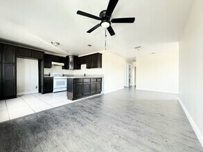 846 W 55th St in Los Angeles, CA - Building Photo - Building Photo