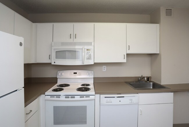 600A LLC in Hartford, CT - Building Photo - Interior Photo